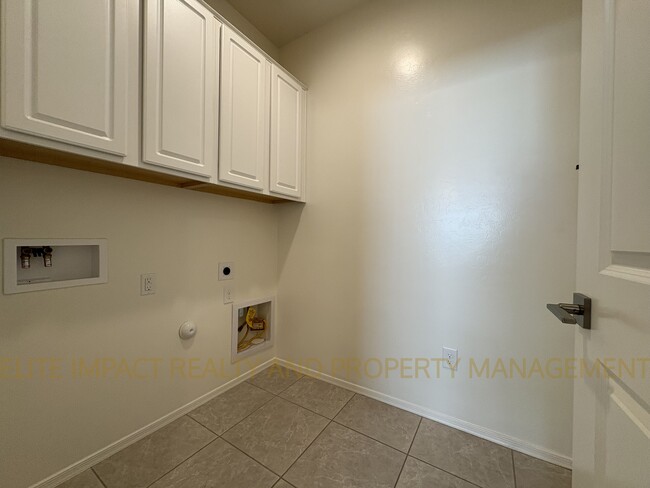 Building Photo - 7046 E Calle Arco Iris