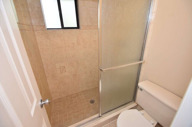 Building Photo - 6 Broadmore Cir