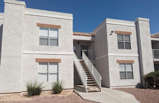 Primary Photo - Bright spacious condo near Sunrise Mountain