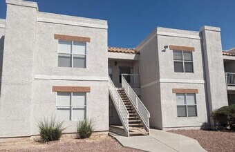 Building Photo - Bright spacious condo near Sunrise Mountain