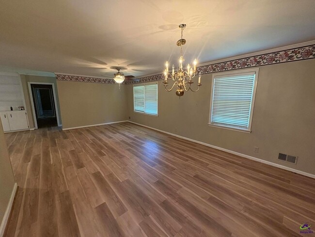 Building Photo - 1442 Maplewood Dr