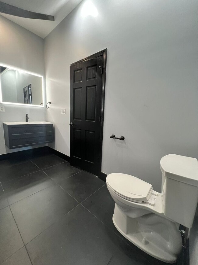 Building Photo - 306 Exchange