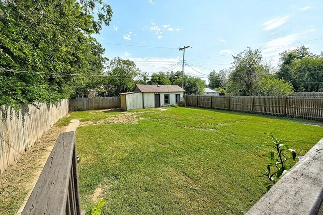 Building Photo - 3801 NW 25th St