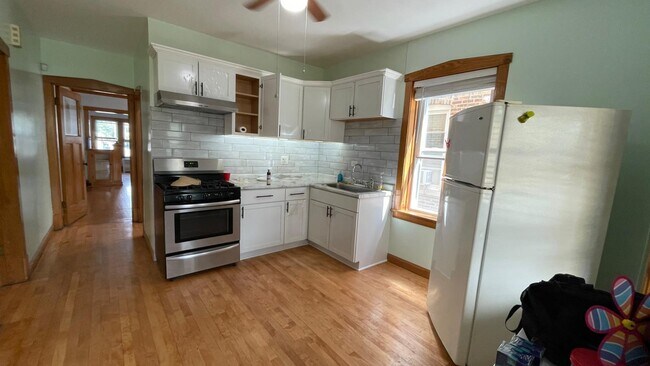 Building Photo - 2314 N Laramie Ave