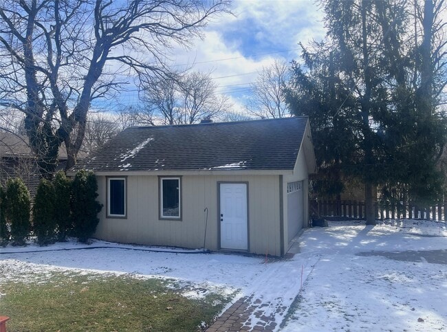 Building Photo - 15859 Buckingham Ave