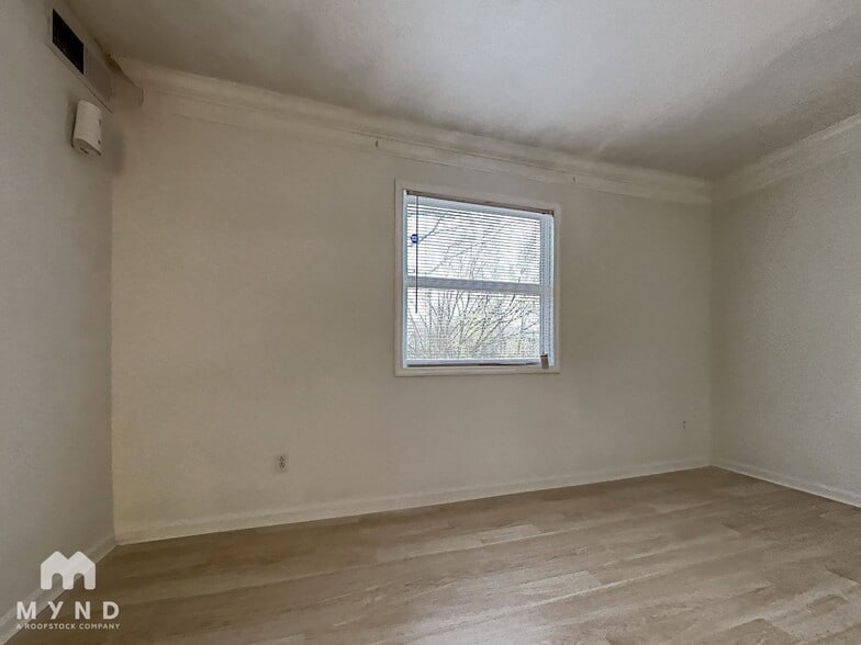 Building Photo - 7992 Shady Oak Trail