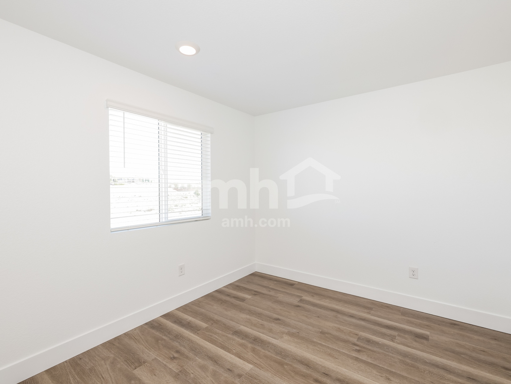 Building Photo - 8714 N Begonia Ct