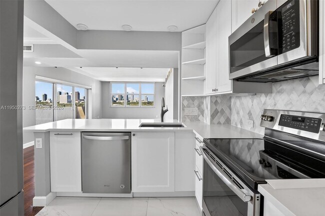 Building Photo - 1625 SE 10th Ave