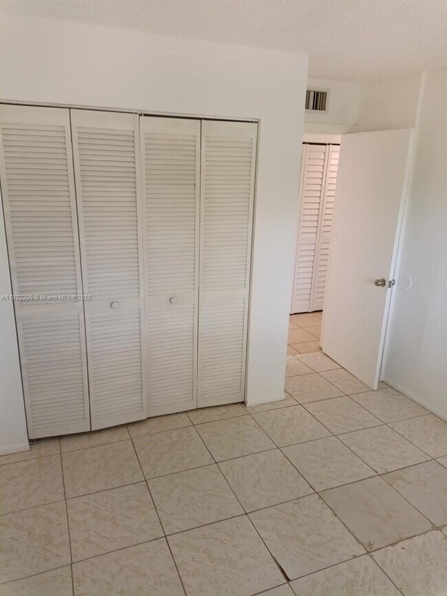 Building Photo - 1200 Lake Victoria Dr