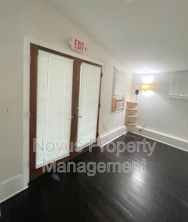 Building Photo - 328 Maple St