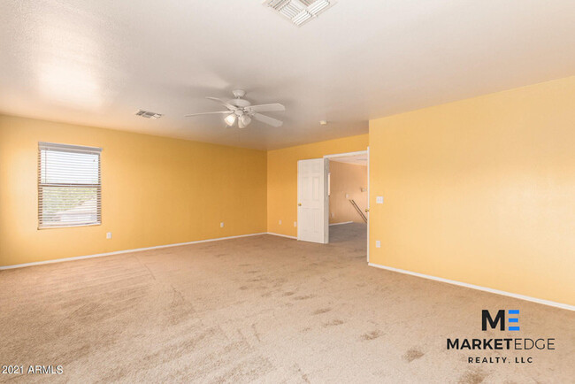 Building Photo - 4Bed/2.5 Bath House in El Mirage! $199 MOV...