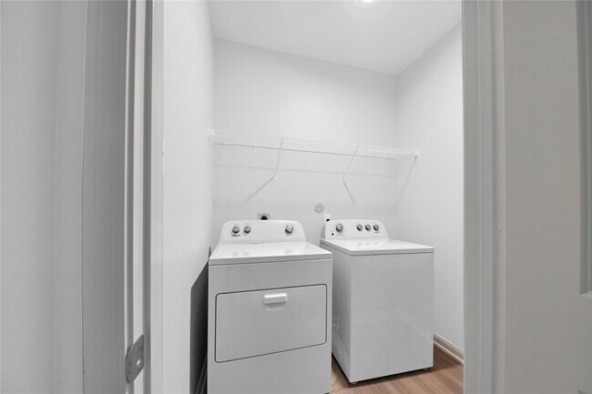 Building Photo - 462 Amberwood Pk Dr