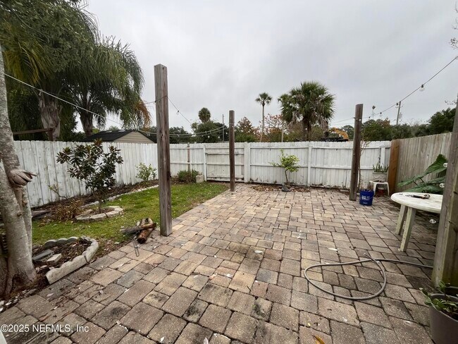 Building Photo - 636 Aquatic Dr