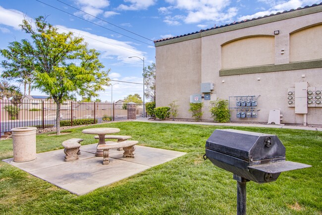 Building Photo - 7885 W Flamingo Rd