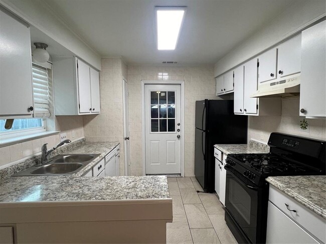 Building Photo - 10806 Humington Dr