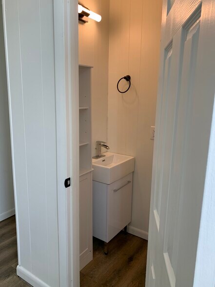 Building Photo - 19 W Washington St Apt 3