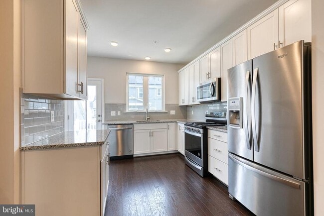 Building Photo - 2581 Debert Cir