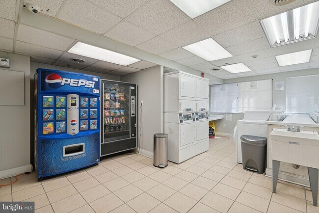 Building Photo - 2101 Chestnut St