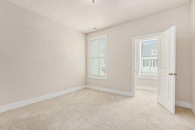 Building Photo - 1247 Winterhaven Dr