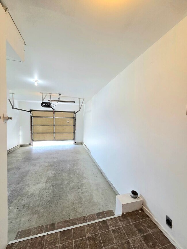 Building Photo - 1407 Maple St