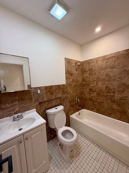 Building Photo - 124 Sumpter St