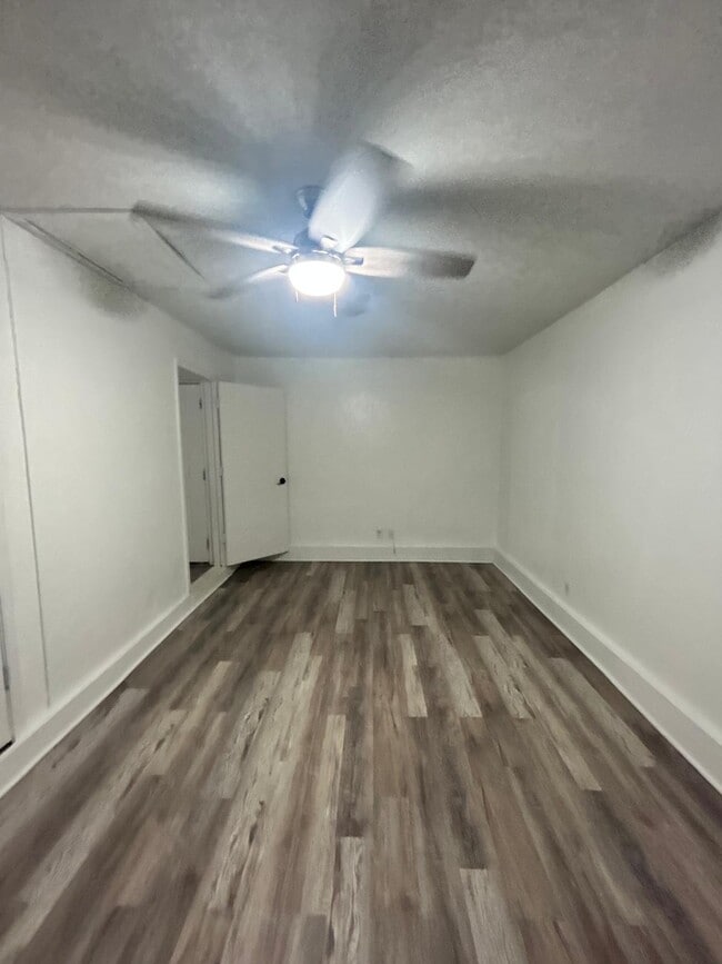 Building Photo - 2805 Villamore Ave