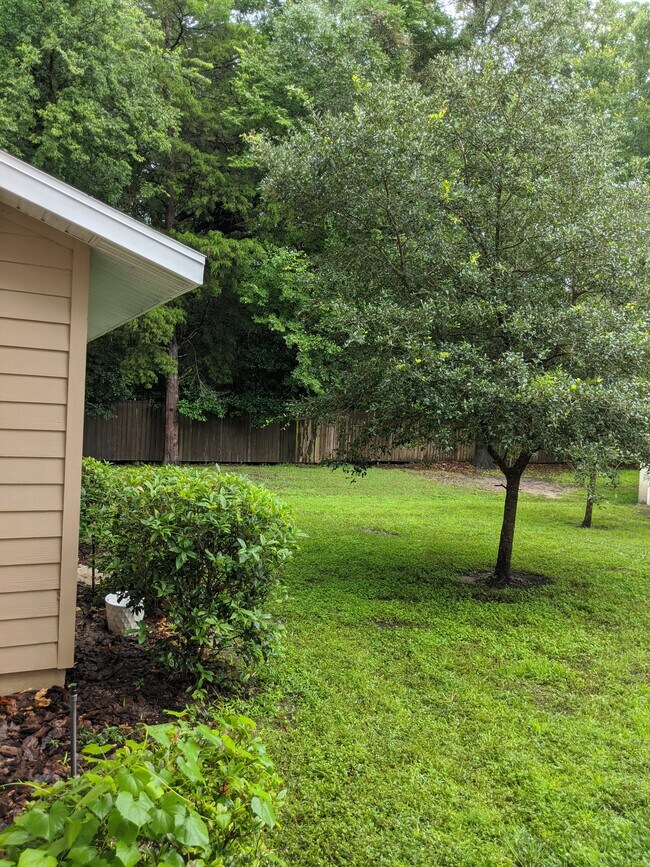 Building Photo - 4605 SW 48th Dr
