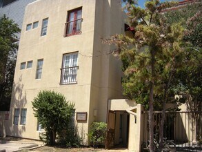 Building Photo - K241 - Sabinal #301