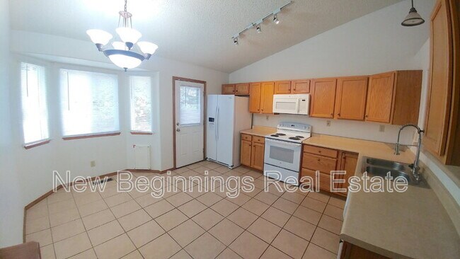 Building Photo - 5999 Pioneer Mesa Dr