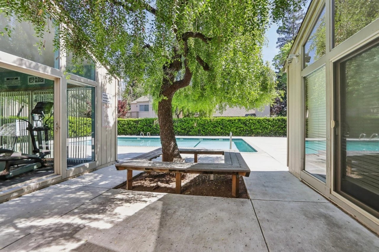 Building Photo - 1512 Huddersfield Ct