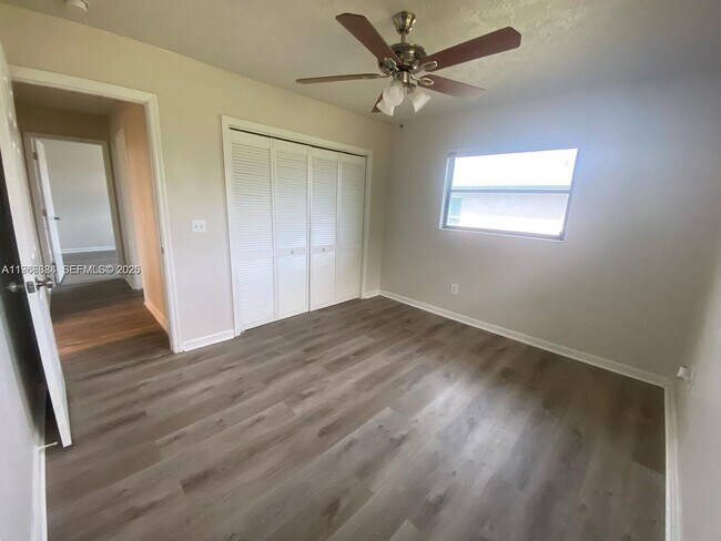 Building Photo - 371 SE Fairchild Ave