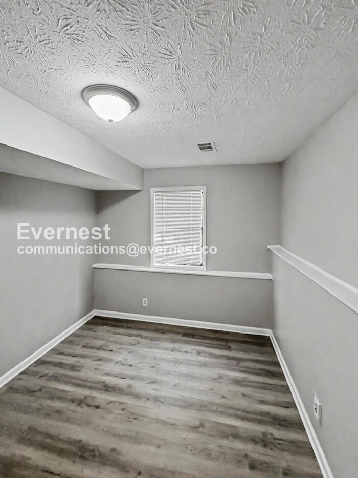 Building Photo - 800 Cedar Lake Dr SE