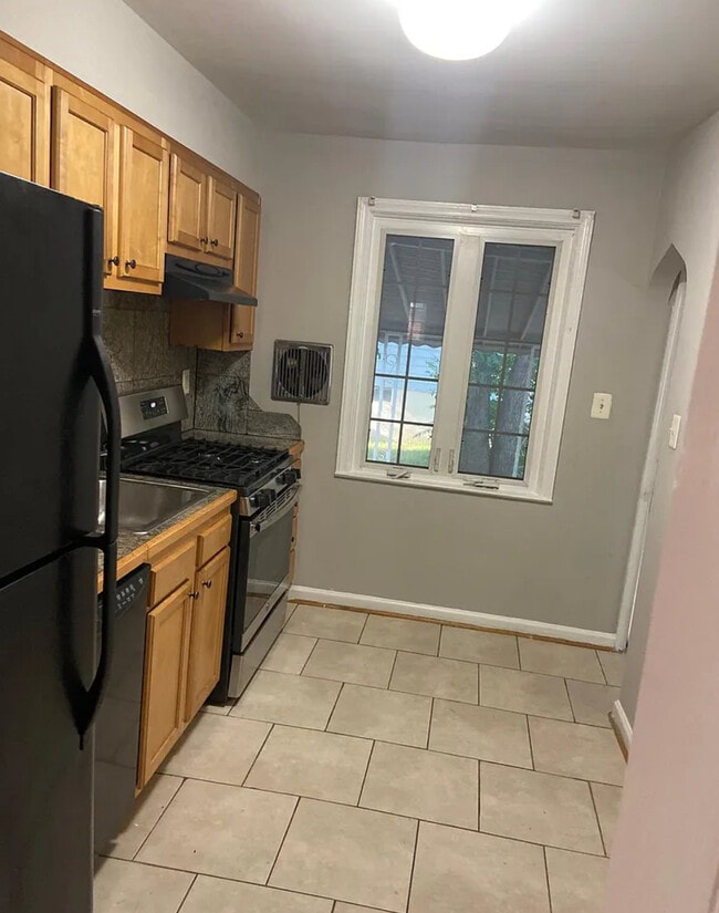 Building Photo - 3900 Elmora Ave