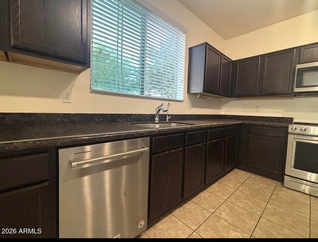 Building Photo - 7516 S 27th Pl