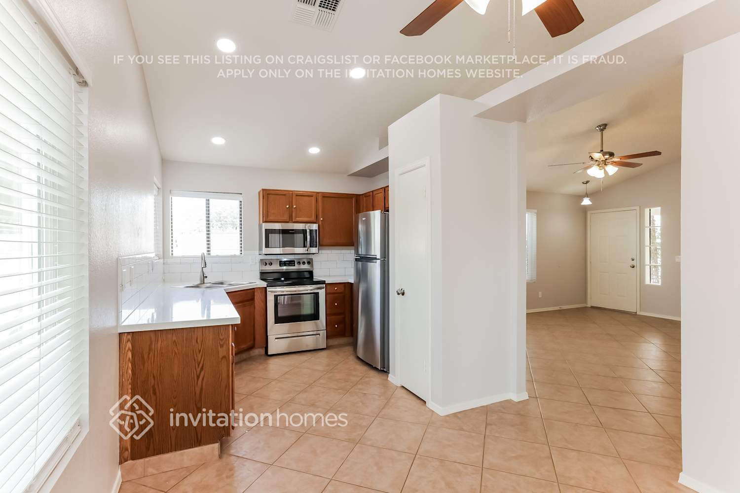 Building Photo - 921 S Val Vista Dr
