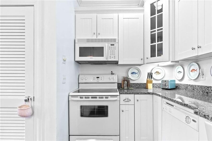 Building Photo - 97 Narragansett Ave