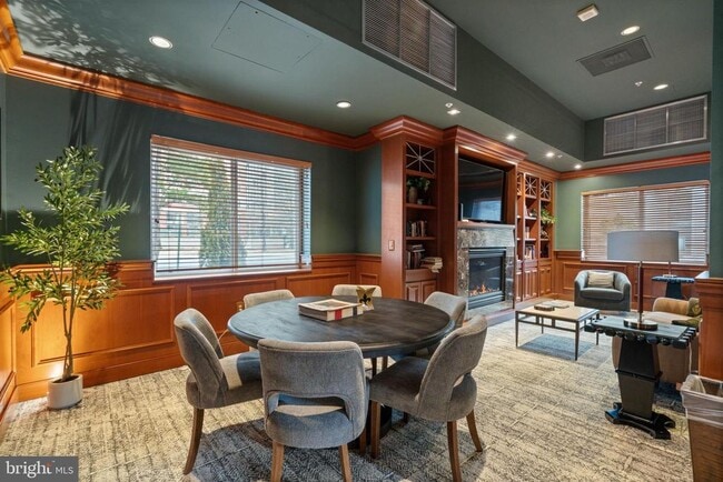 Building Photo - 3101 N Hampton Dr