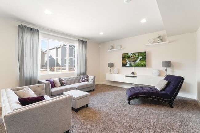 Building Photo - New and Modern Home