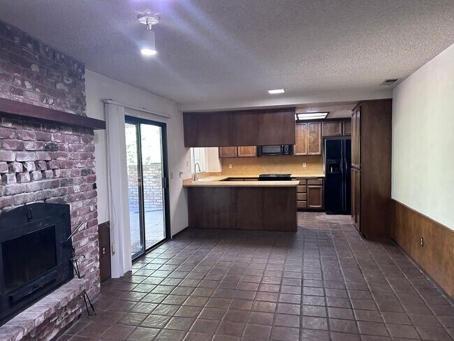 Building Photo - Three Bedroom Two Bathroom Home in Rescue
