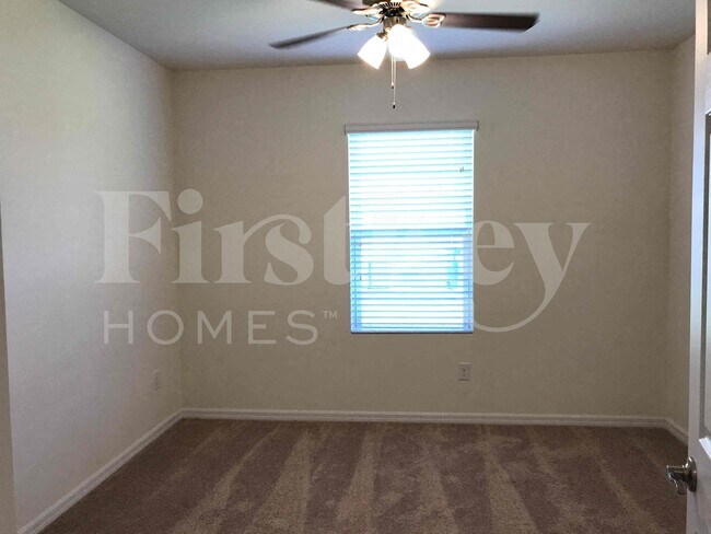 Building Photo - 620 SE 1st Pl