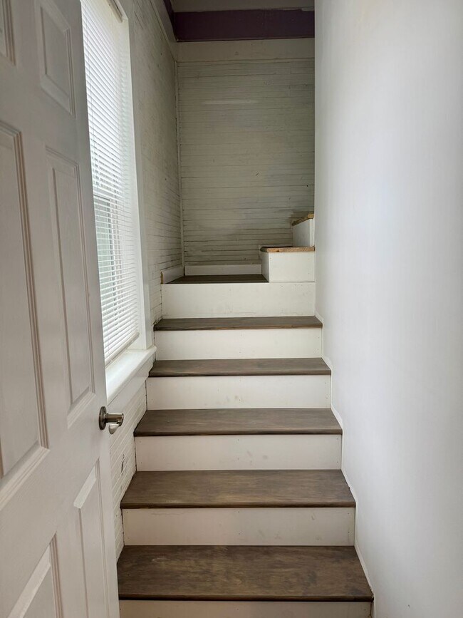 Building Photo - Charming Home in Pembroke with Yard & Storage