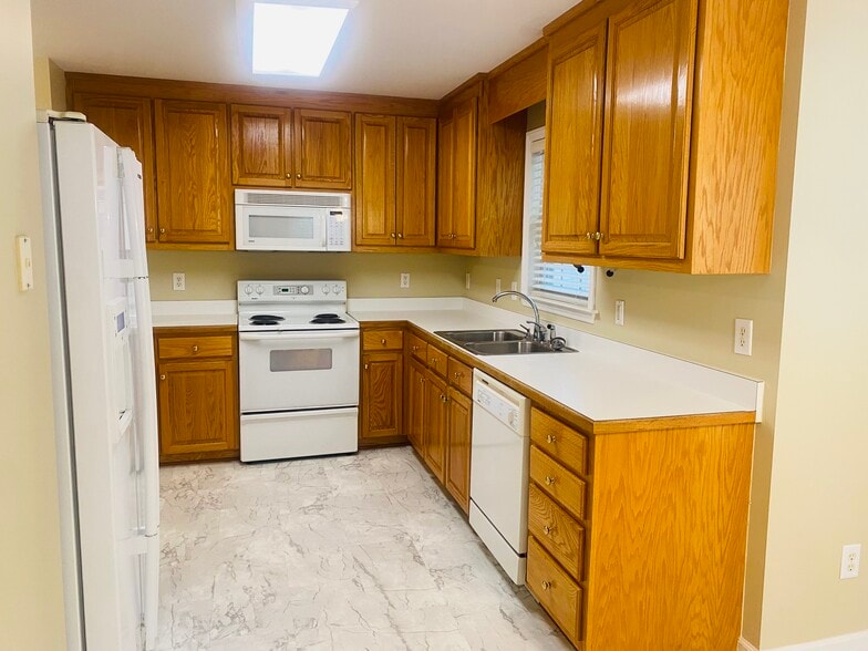 Building Photo - 112 Hudson Hills Rd