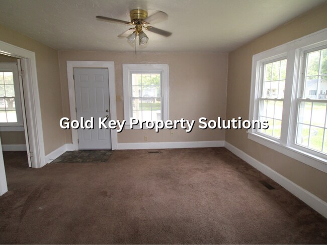 Building Photo - Cute and Cozy 1 BR 1 BA House with Garage (NO SECTION 8)