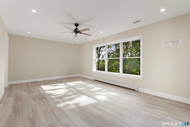 Building Photo - 10 Highland Pl