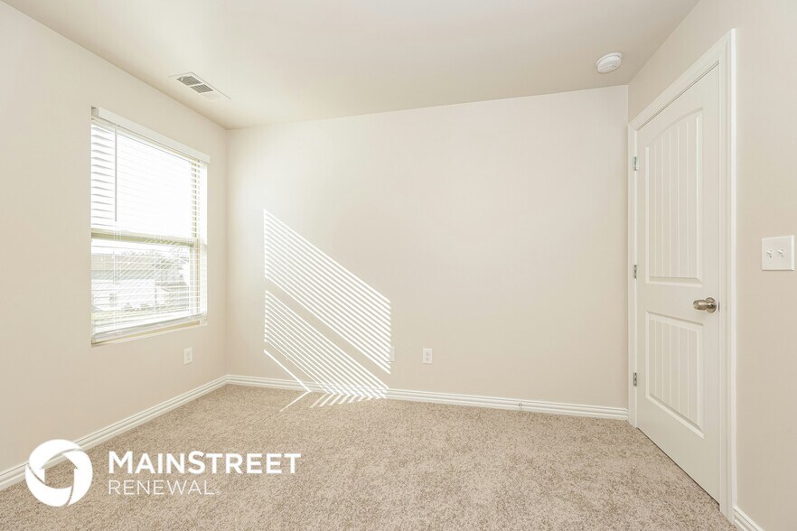 Building Photo - 1010 Keeneland Dr