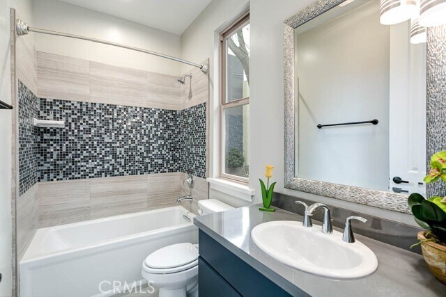 Building Photo - 530 Fano St