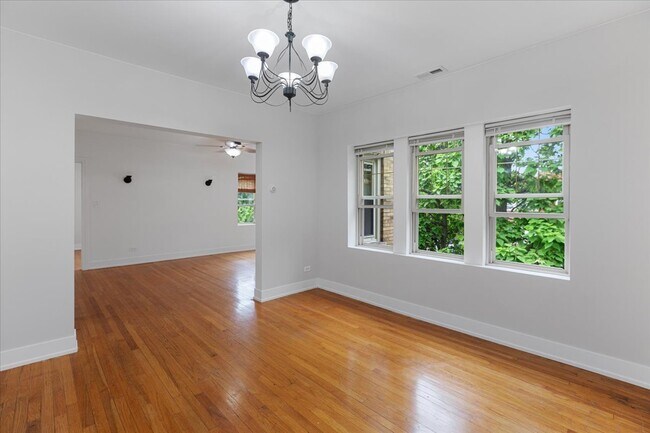 Building Photo - 4043 N Spaulding Ave