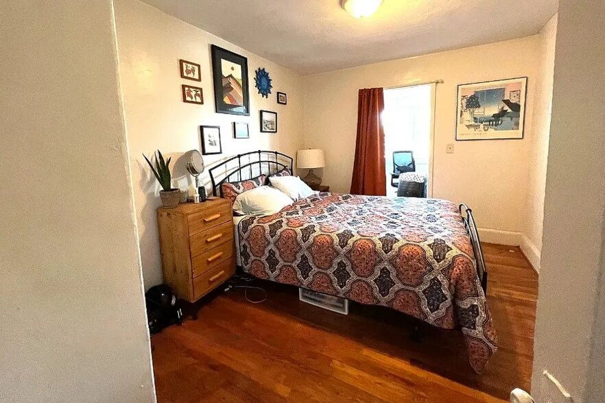 Building Photo - 220 Summer St