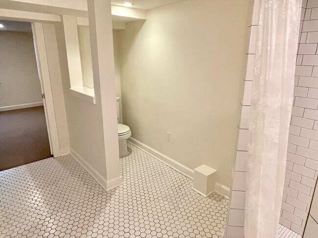 Building Photo - Classic 1922 Alameda Home with Beautiful A...