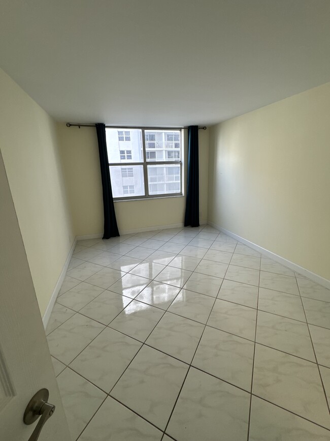 2nd bedroom - 1865 S Ocean Dr